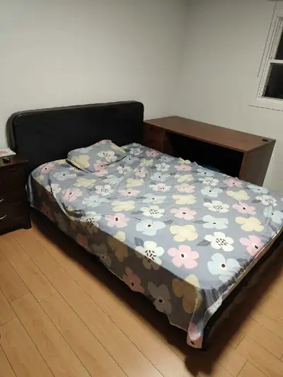 Brampton South: Nearby Shoppers world mall and Sheridan College, master bedroom with private washroo...