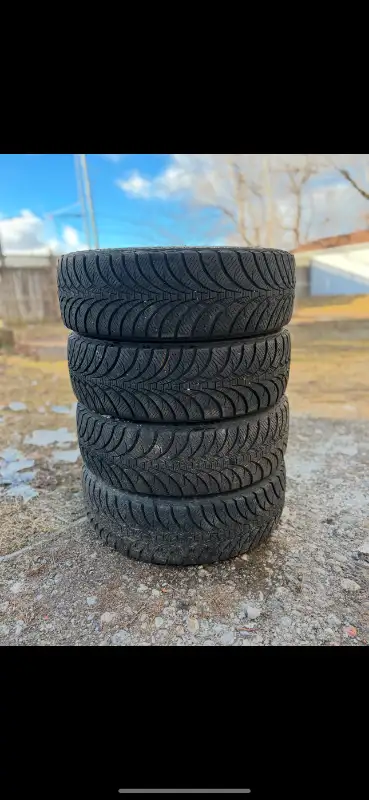 USED SET 195/65R15 GOODYEAR ULTRAGRIP DOT 2015 TREAD x2 8/32 x1 7/32 x1 5/32 CASH AND CARRY