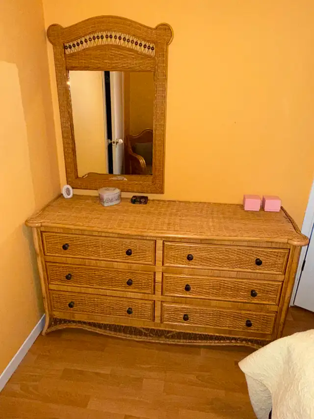 Ensemble de chambre à coucher en rotin ! Négociable !! in Multi-item in Saint-Hyacinthe - Image 2