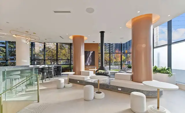 Assignment: 1 bed condo and parking! Below original price in Condos for Sale in City of Toronto - Image 4