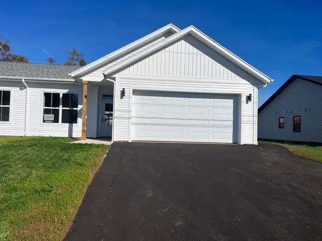 3 Bedrooms and 2 Baths house in Long Term Rentals in Charlottetown - Image 5