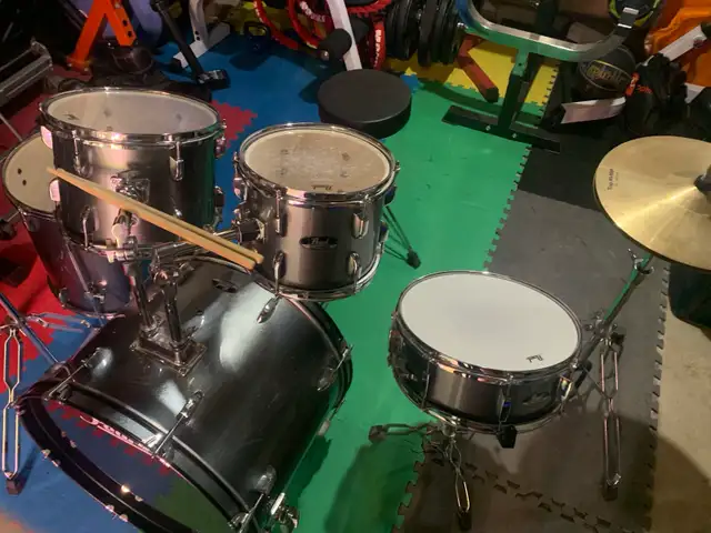 Pearl Roadshow Drum Set in Drums & Percussion in Barrie - Image 6