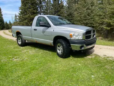 Owner since 8000km / 4.7L V8 Magnum/ has tow package option/ have 2 trucks so just a farm truck now...