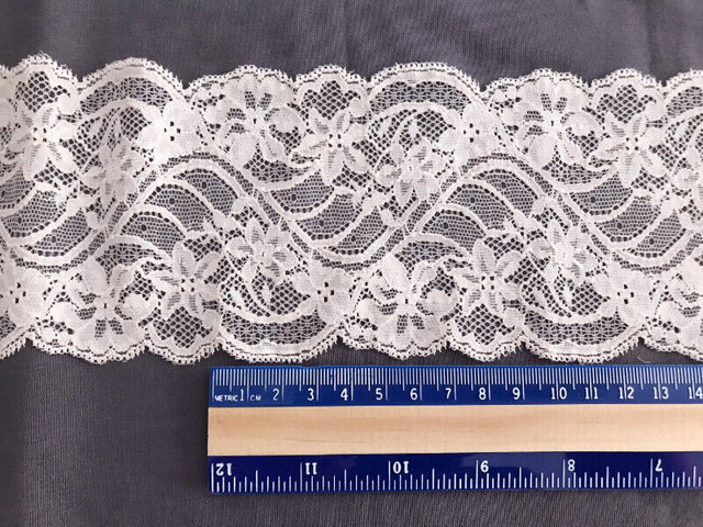 3.5" x 1.1 yds Elastic Lace Trim Floral Stretch Peach in Hobbies & Crafts in City of Toronto - Image 2