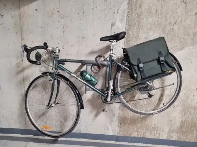 Vélo de Route in Road in City of Montréal - Image 2