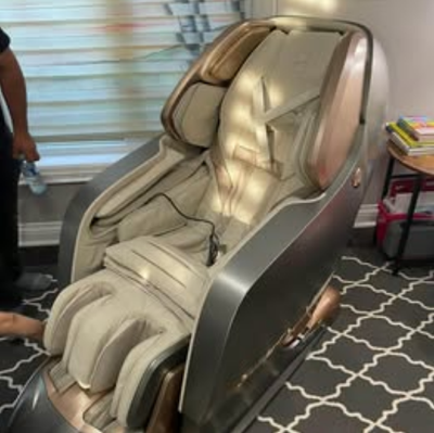 Brand new high end luxury massage chair Bodyfriend Medical Care 4D SL track massage chair, pulse and...