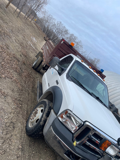 550  Ford hydraulic dump truck