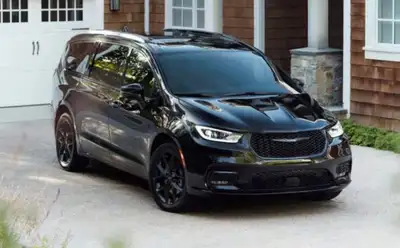 Hi, Im offering ride to Toronto this evening. 6 pm. Bayshore/Rideau to STC: 40$ Door to Door: 60$ Pl...