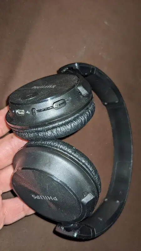 Philips Bluetooth stereo headset SHB3060 in Headphones in Mississauga / Peel Region - Image 4