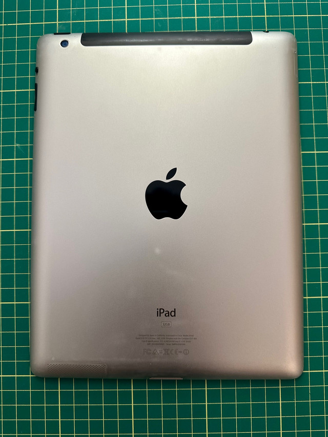 iPad (3rd generation) Wi-Fi + Cellular model: A1430 in iPads & Tablets in City of Toronto - Image 2