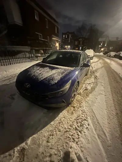 Hyundai Elantra 2021 à vendre100 000 km Voiture en bonne condition générale, roule très bien et très...