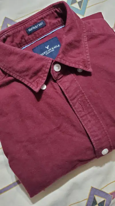 LIKE NEW AMERICAN EAGLE SHIRT - Small Size.  Maroon Color, View more
