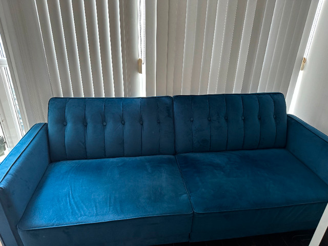 Sofa that turns into a bed for SALE dans Sofas et futons  à Ville de Toronto - Image 2