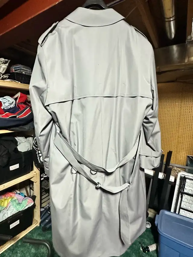 Men’s London fog trench coat in Men's in Kitchener / Waterloo - Image 5