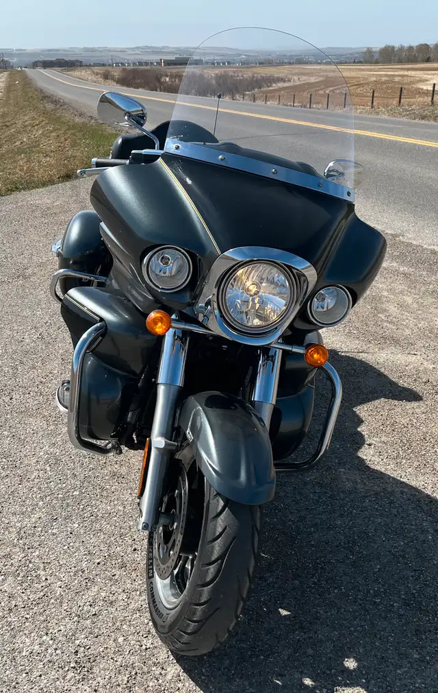 ONLY 9,986 KMS!  MINT CONDITION! in Street, Cruisers & Choppers in Calgary - Image 4