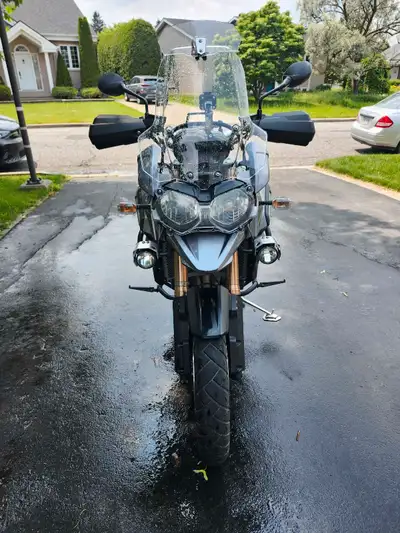 Triumph tiger explorer 2015 avec 31000km poignée chauffantes siège chauffant exaust arrow et trois v...