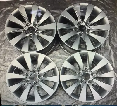 Hi ,I’m selling Almost Brand New BMW 17x7.5 rims ET 37 BMW style 413 BMW part #6796240 3 Series F30...