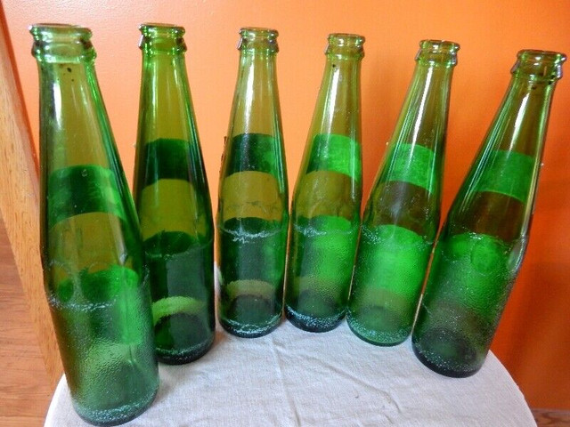 Vintage 6-pack carton of Canada Dry bottles in Arts & Collectibles in Saskatoon - Image 2