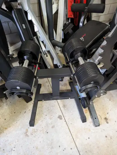 For sale is a Nuo Style Adjustable Dumbbells, goes from 5lbs to 70lbs, and comes with the Rack Stand...