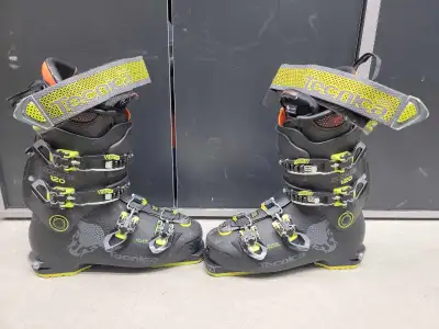 Barely used Cochise ski boots Size 26,5; 305mm Flex 120 Good for touring as well