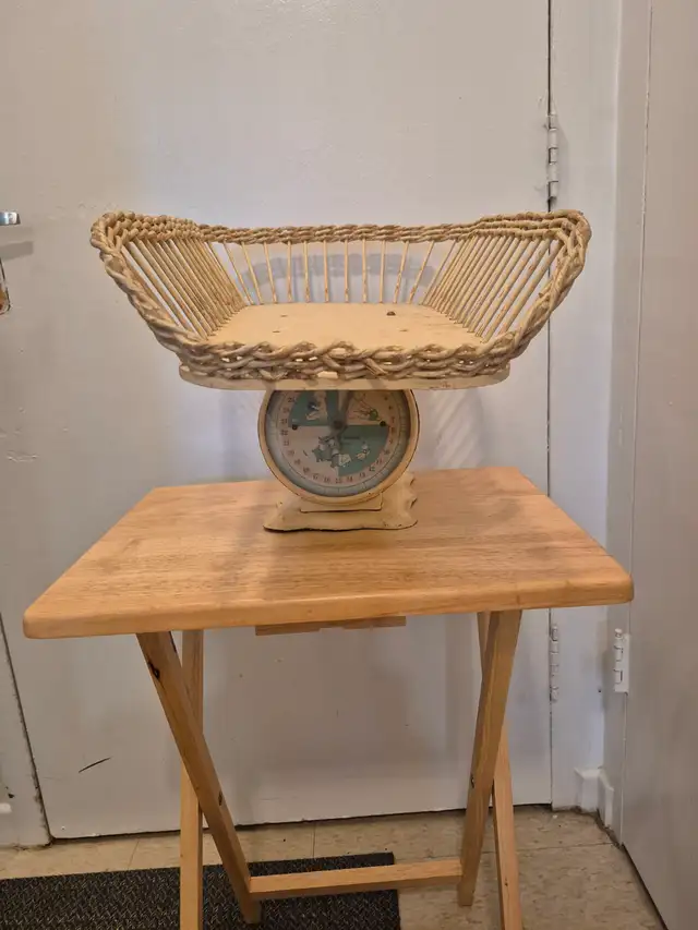 Vintage Baby Scale in Arts & Collectibles in London - Image 4