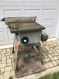 9” blade Table saw.  Cast iron top. Rockwell Beaver