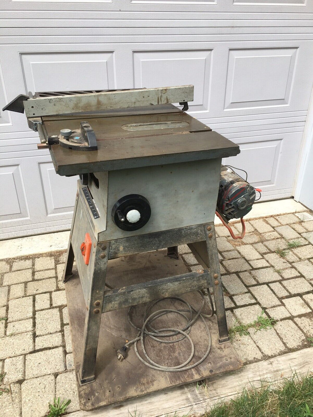 9” blade Table saw.  Cast iron top. Rockwell Beaver in Power Tools in Brantford