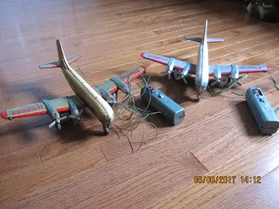 The paint and graphics and the planes are in excellent condition with very few dents. The wires from...