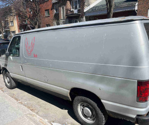 2005 Ford E 150 Gray