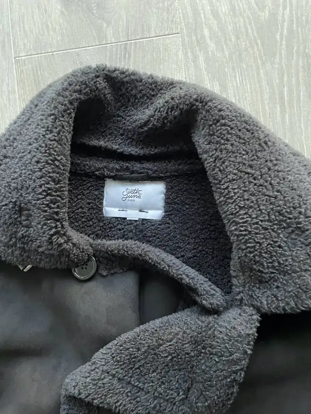 Sixth June : Black Shearling Coat / Jacket in Men's in City of Toronto - Image 5