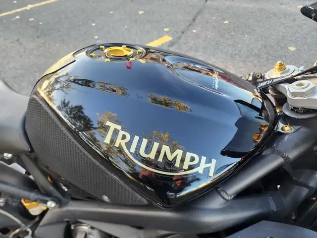 2007 Triumph Daytona in Sport Bikes in Calgary - Image 9