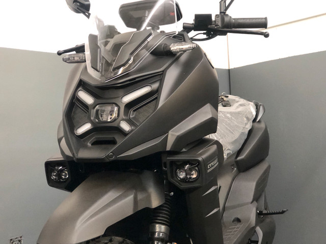 Scooter électrique GIO Crown 2025 - Homologué pour le Québec dans Santé et besoins spéciaux  à Ville de Montréal - Image 2