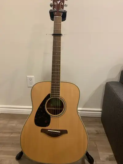 left-handed Yamaha acoustic guitar *check description*, View more