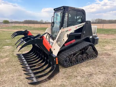 2011 ASV PT60 - 2800 hours - perkins diesel - undercarriage 70-80% - includes bucket - heated cab -...
