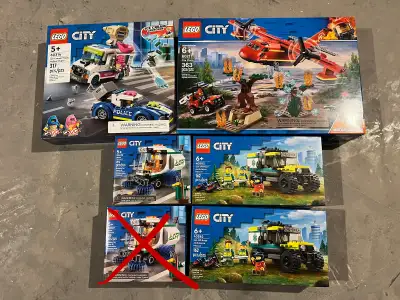 A man has fallen into the river in LEGO City! BNIB Lego City Sets [2x] 40582 4x4 Ambulance Rescue Pr...