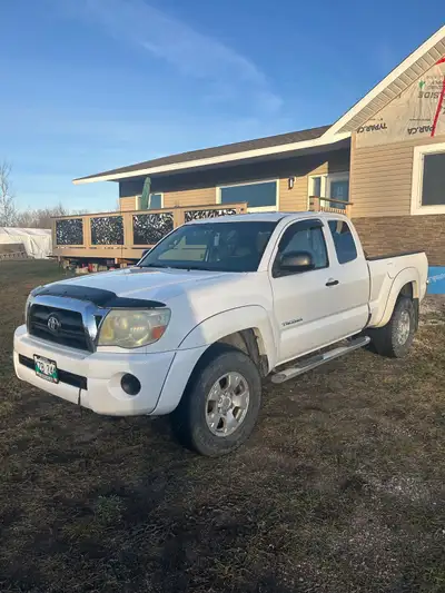 Reduced. Moving out of country! Great truck needs some work - not safetied V6 4x4 Text me at 204-771...