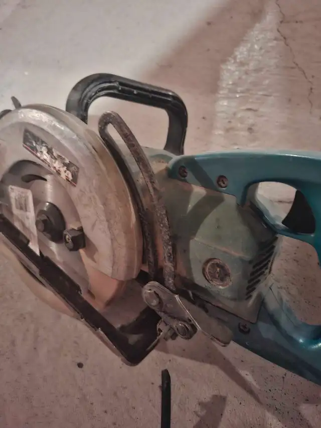 Makita Circular Saw in Power Tools in Kitchener / Waterloo - Image 6