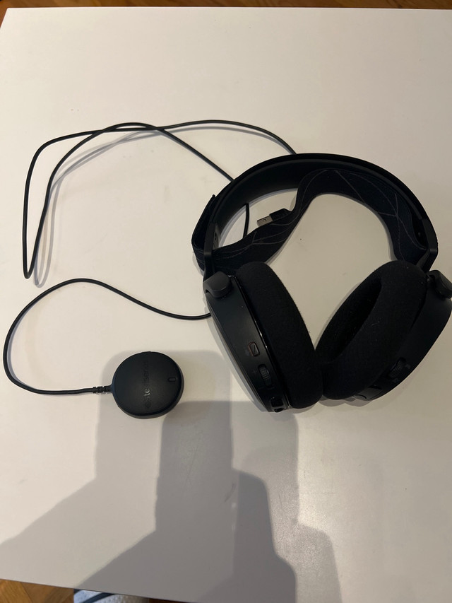 steelseries arctis 7 with transmitter in Speakers, Headsets & Mics in City of Toronto