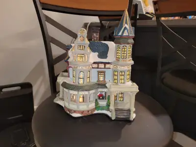 Hardy House - 10.25"H x 6"W x 8.25"D - Fibre Optic - Porcelain House (First Pictured) Pick up 127 av...