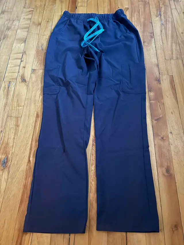 lot Vêtement femme Small 3 morceaux in Women's - Dresses & Skirts in Drummondville - Image 4