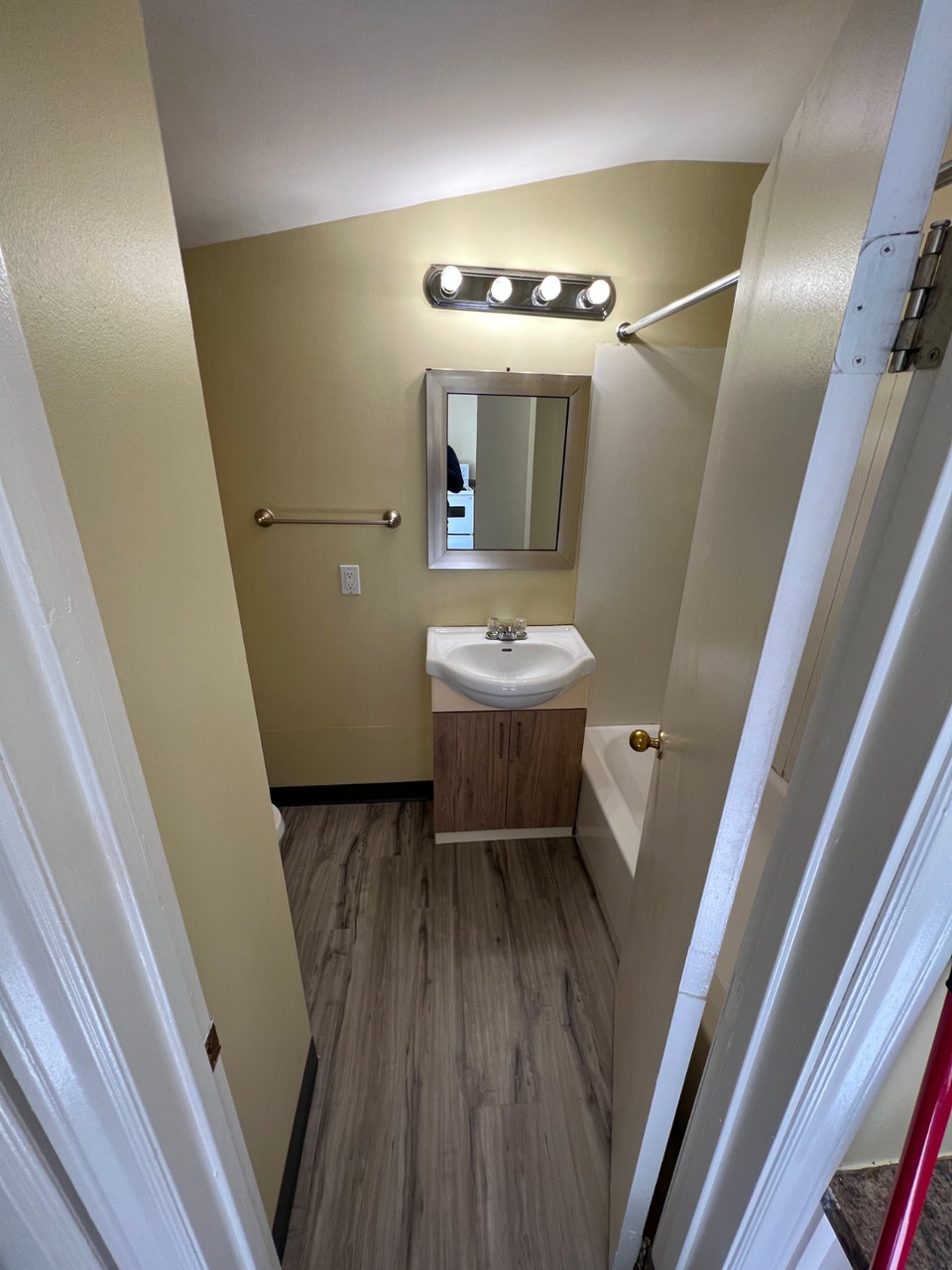 Detached 1 Bedroom House Available In East Kildonan 4