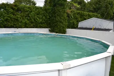 À DONNER. Piscine 21 pieds avec toile de protection hivernale, View more