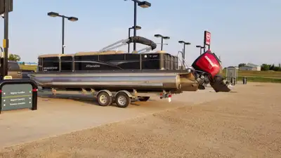 2016 Manitou Oasis SHP (Sport Handling Package) Evinrude G2 300HP H.O. with SS prop. 290hrs. Bluetoo...