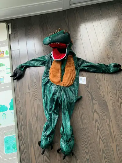 Dragon - Dinosaur costume. Brand new, tags on. Just didnt want to be a dinosaur anymore :( size 5T.