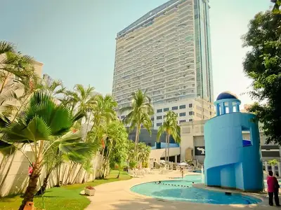 I HAVE A ONE BEDROOM APPARTMENT FOR SALE IN ACAPUCO MEXICO. IN THE OCEANIC 2000 BUILDING, ON THE BEA...