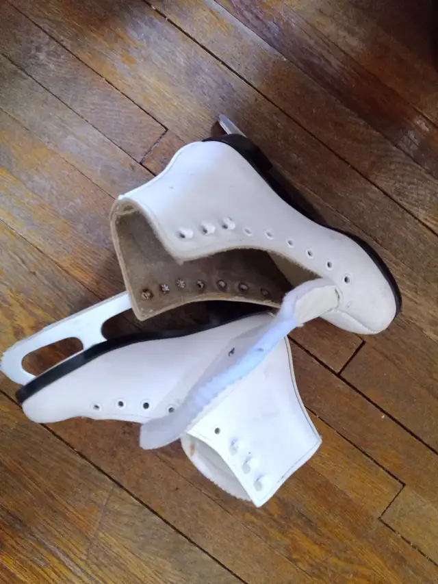 Ice skates J13 and smaller boys and girls in Skates & Blades in Windsor Region - Image 4