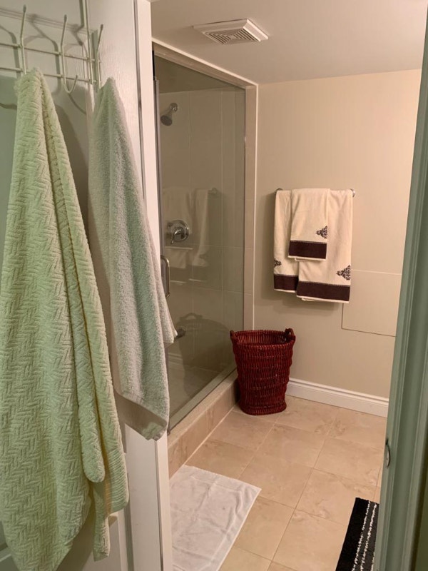 Furnished basement bachelor apartment for rent Long Term Rentals