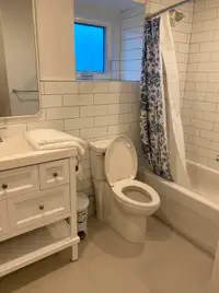 Renovated 1 bedroom suite in Oak Bay