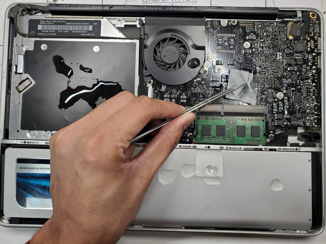 Apple MacBook Screen repairs from $249 in Laptops in Mississauga / Peel Region - Image 4
