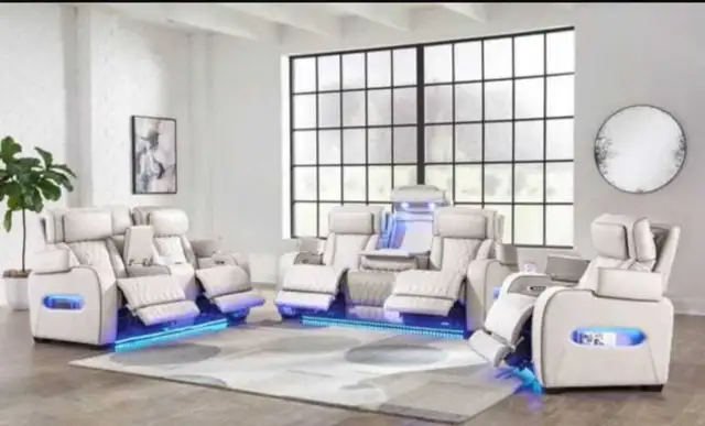 sofa recliner  in Chairs & Recliners in City of Montréal - Image 3